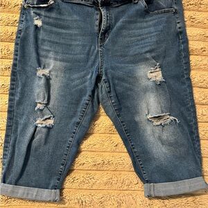 Women’s Distressed Blue Jean Capris